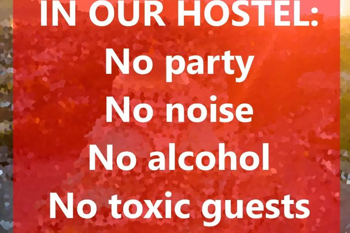 "No party & Many rules" Hostel N1