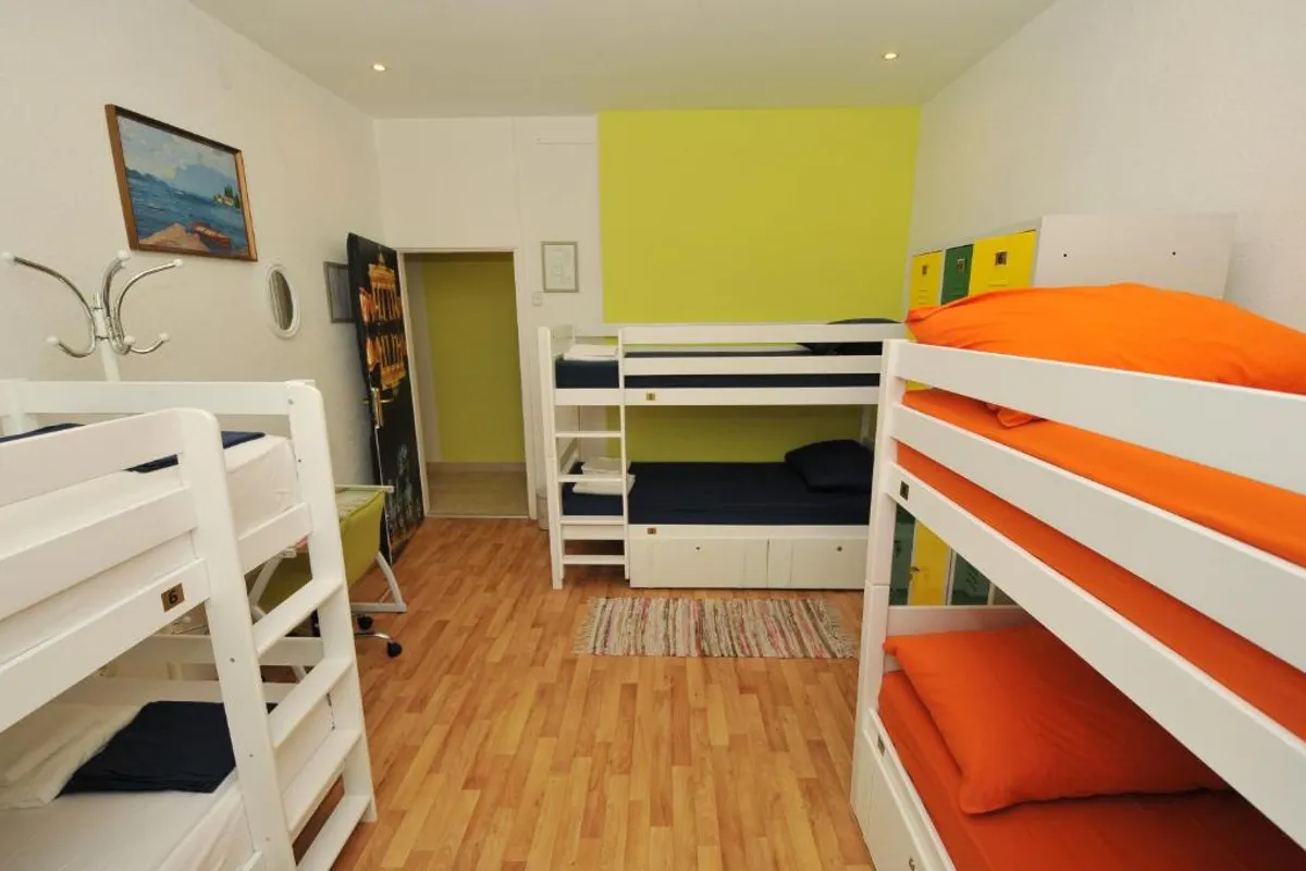 Oasis Hostel photo 2