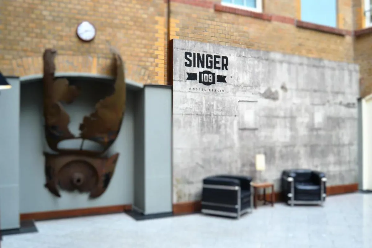 Singer109 Hostel & Apartments