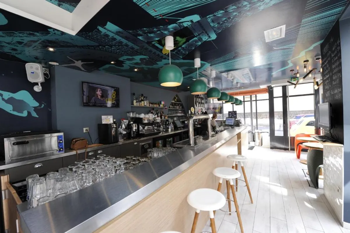 The 3 Ducks Eiffel Tower by Hiphophostels photo 2