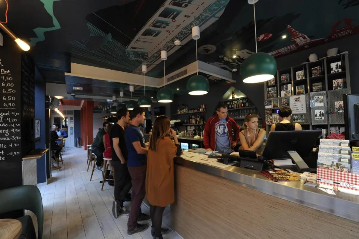 The 3 Ducks Eiffel Tower by Hiphophostels photo 4