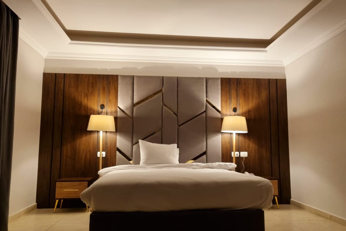 Grand Plaza Hotel - Octobar
