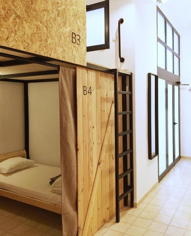 Hostel Numero Trece - Albergue Juvenil - FREE towels, coffee & tea, remote check-in photo 2