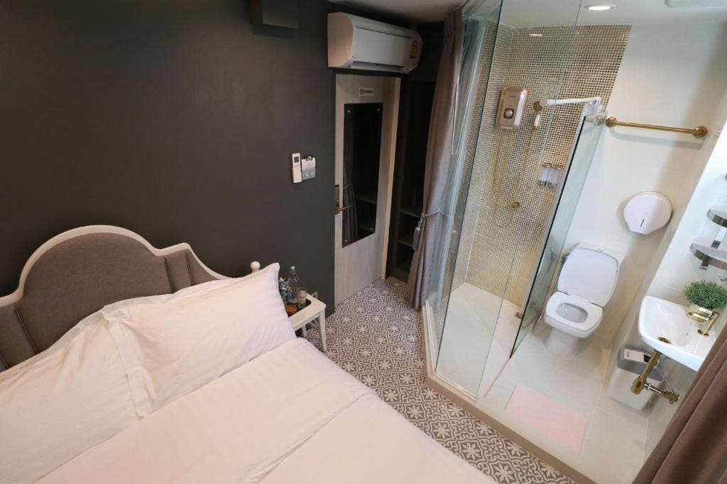 The LOL Elephant Hostel photo 3
