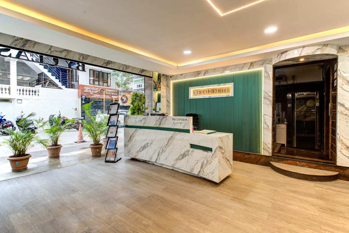 Emerald Suites By Classio photo 2
