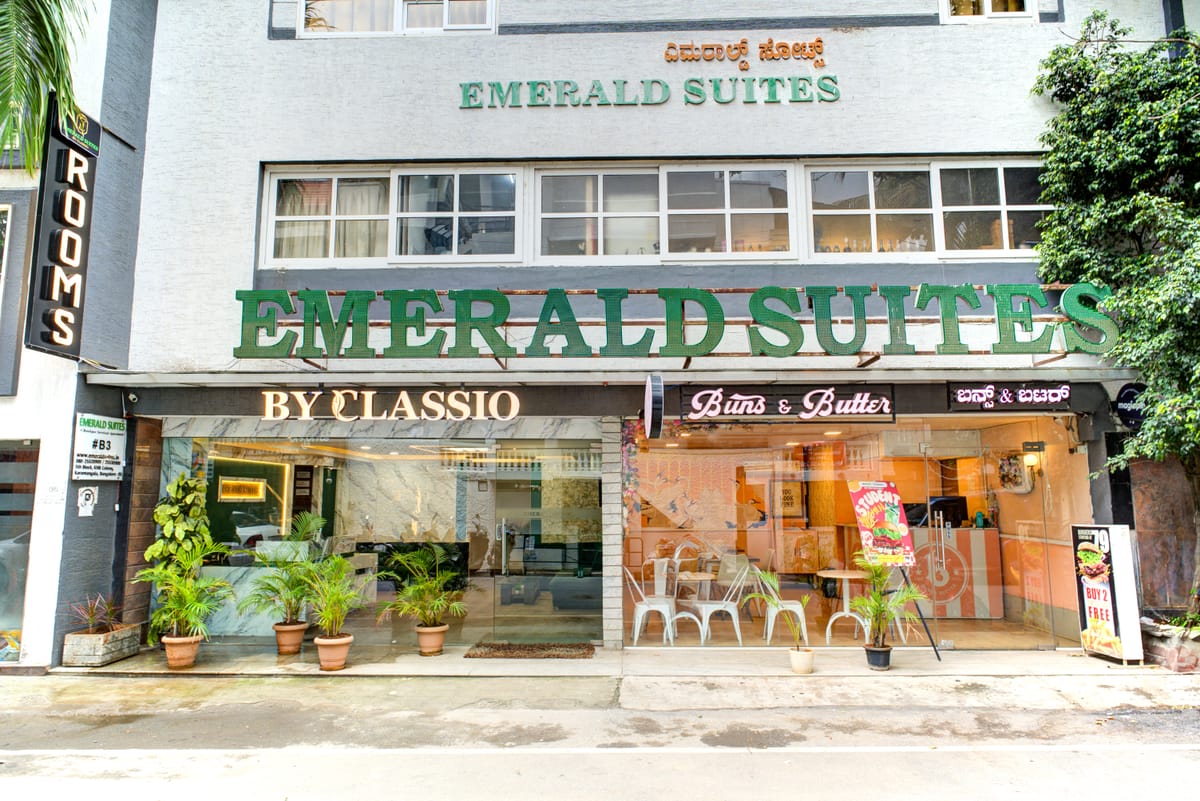 Emerald Suites By Classio photo 4