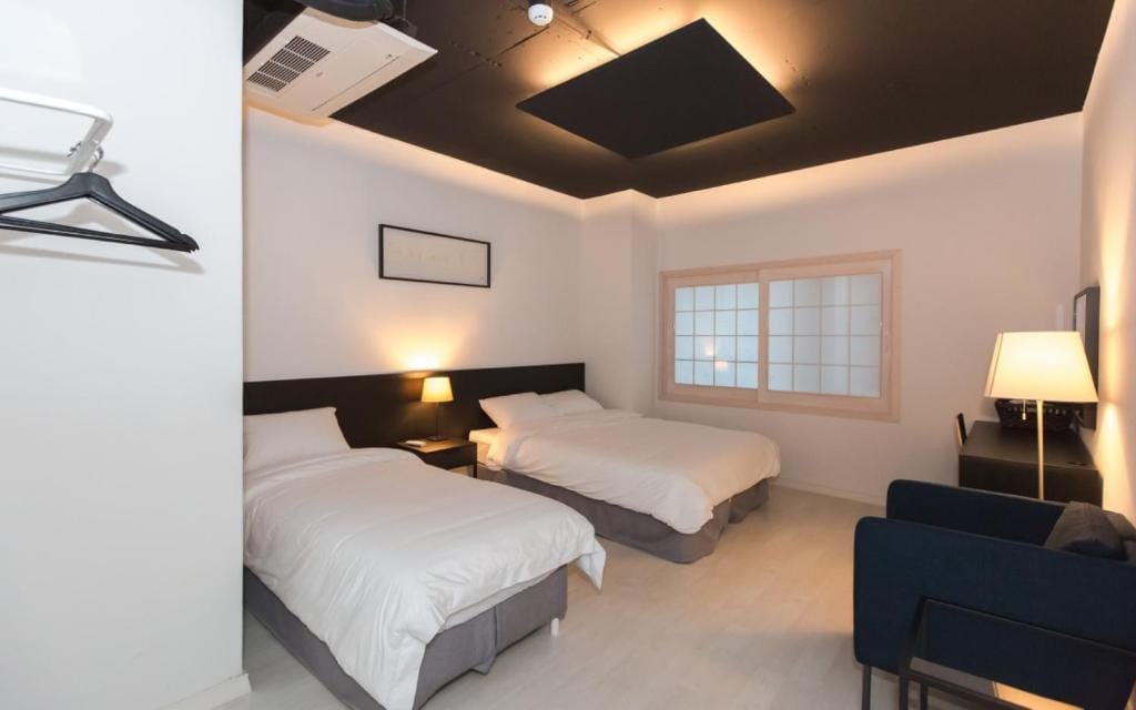CANVAS BLACK Guesthouse photo 3