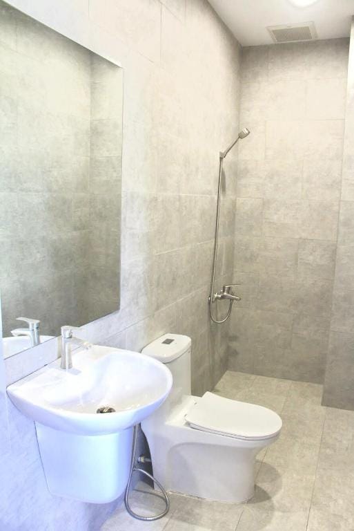 MIDMOST Boutique Hostel photo 3