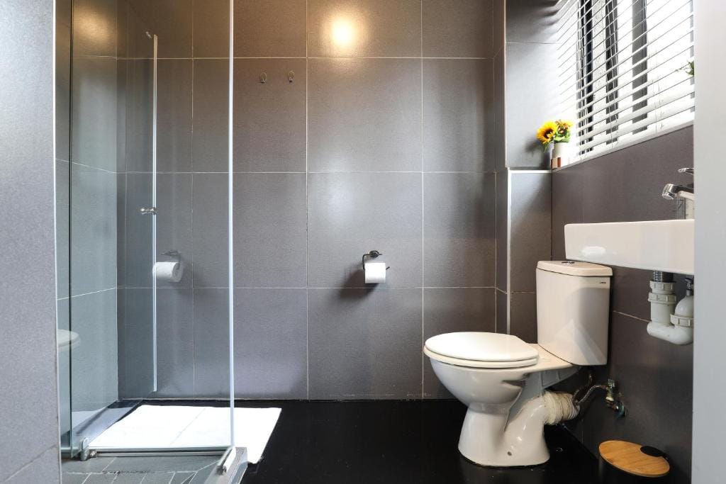 Foools Inn - Trendy Rooms available in the Heart of Sea Point! photo 4