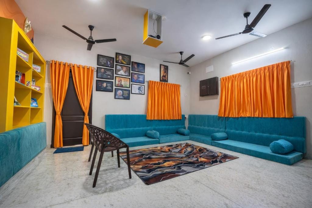 Rayzen Stays & Backpackers Hostel