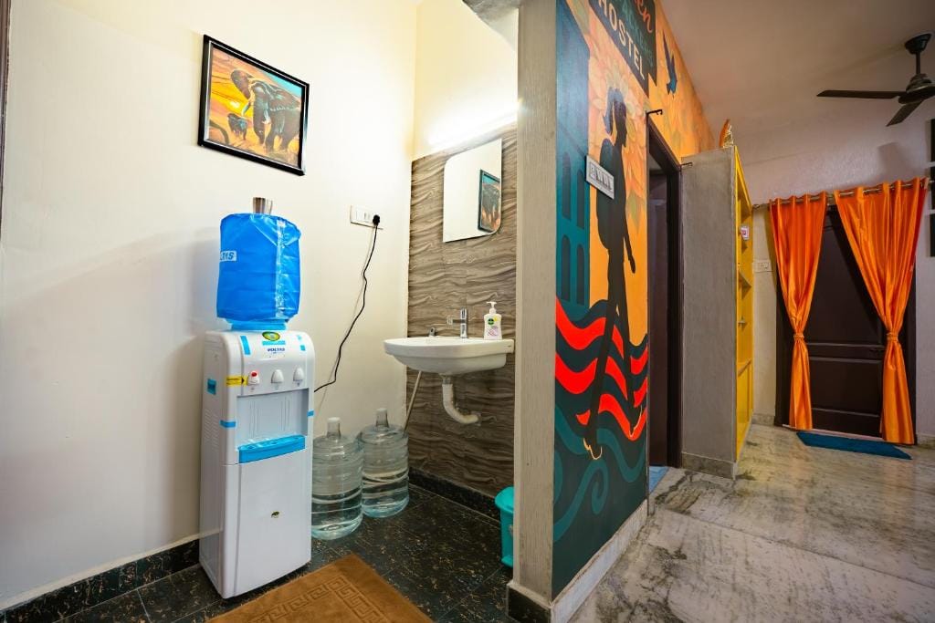 Rayzen Stays & Backpackers Hostel photo 2