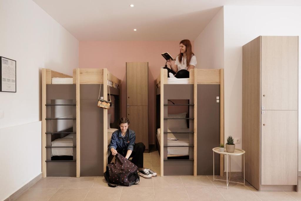 Local Hostel & Suites photo 3