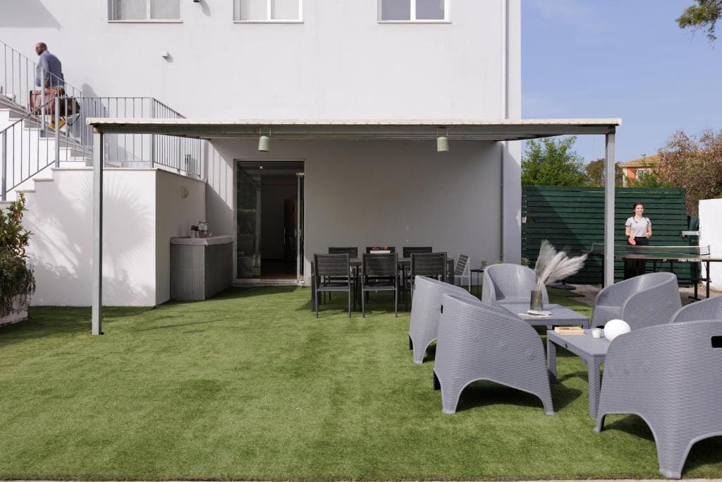 Local Hostel & Suites photo 4