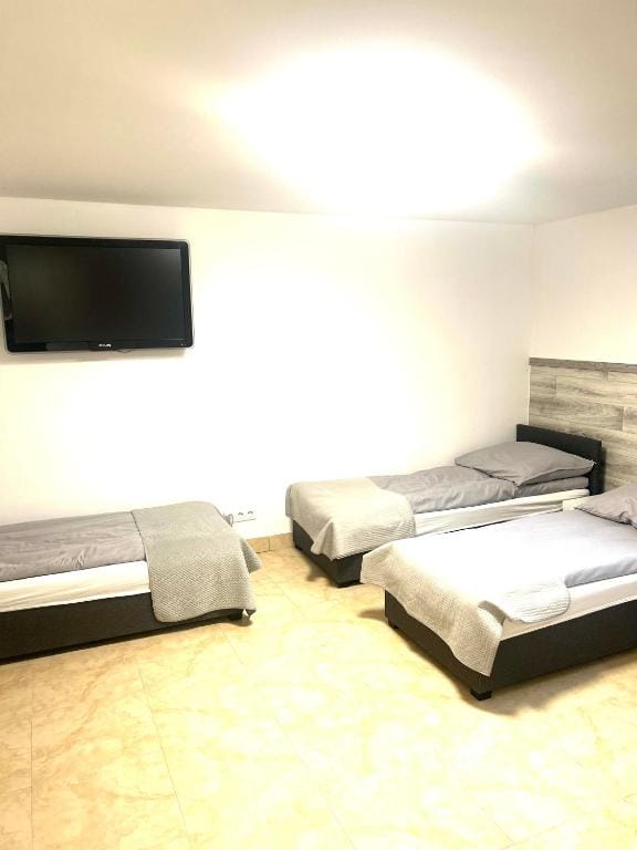 Hostel 24 Miejsca Parkingowe Noclegi Pracownicze. photo 2