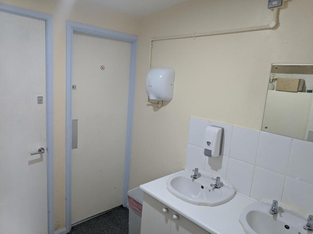 HARLOW INTERNATIONAL HOSTEL photo 3
