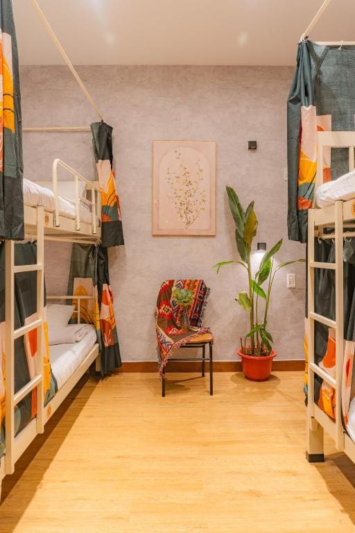 Saigon Authentic Alley Hostel - Local Vibes and Experiences, Free Menu Breakfast, Gym & Rooftop Billiards photo 2