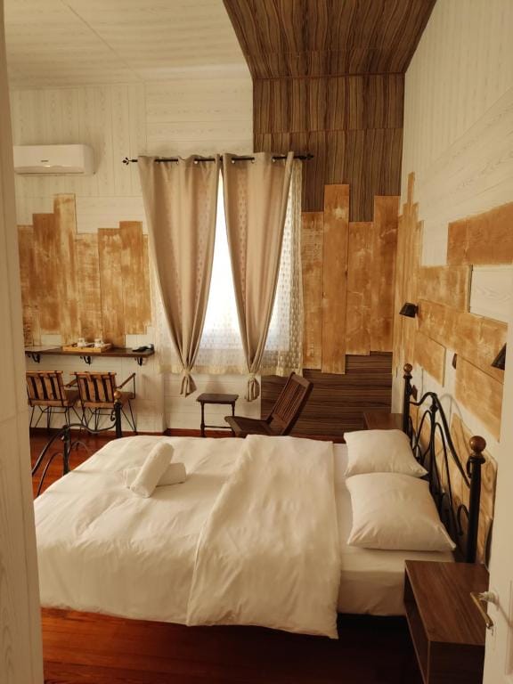 1920's Rooms & Beds photo 2