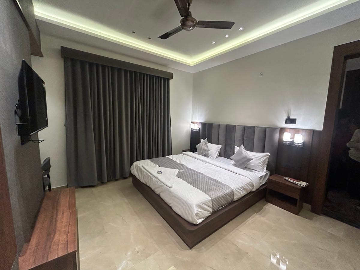 Hotel Majestic Grand photo 3