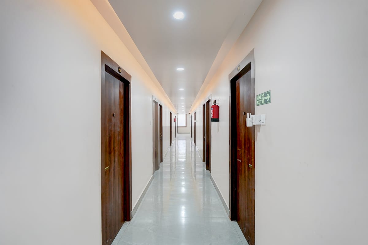 OYO Townhouse Oak Fazalganj Formerly RR Grand