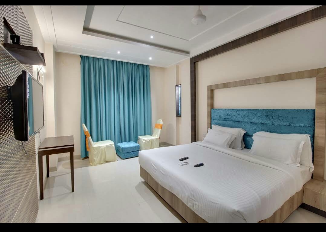 RED CARLTON HOTEL & BANQUET