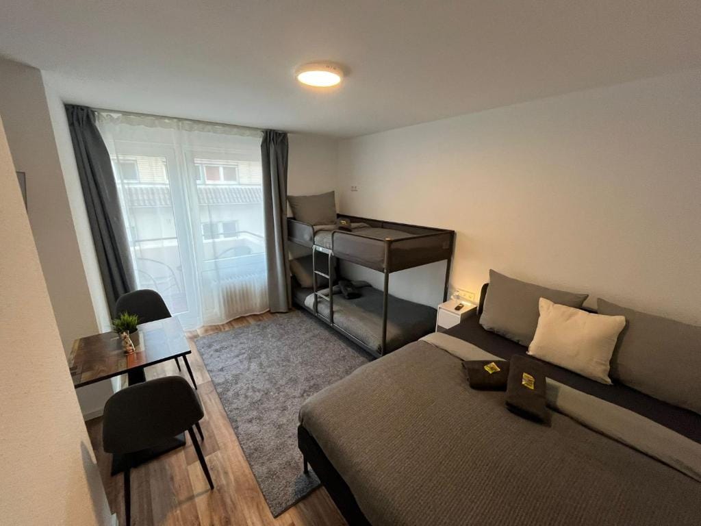 City Hub Room 26 - mit Balkon - Coffee for free - photo 2