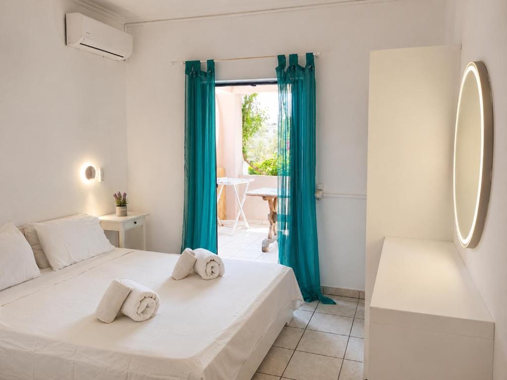 Votsalon Beach House - 30 meters from Alykes Beach photo 3