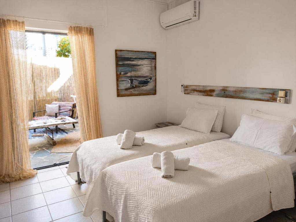 Votsalon Beach House - 30 meters from Alykes Beach photo 4