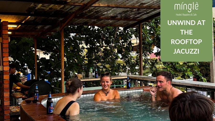 Chinatown Hostel by Mingle - Rooftop Private Jacuzzi with Bar