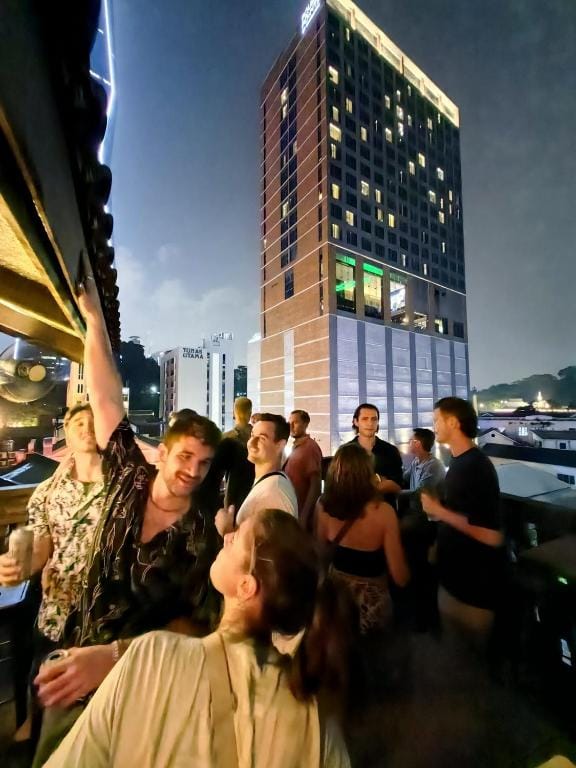 Chinatown Hostel by Mingle - Rooftop Private Jacuzzi with Bar photo 4
