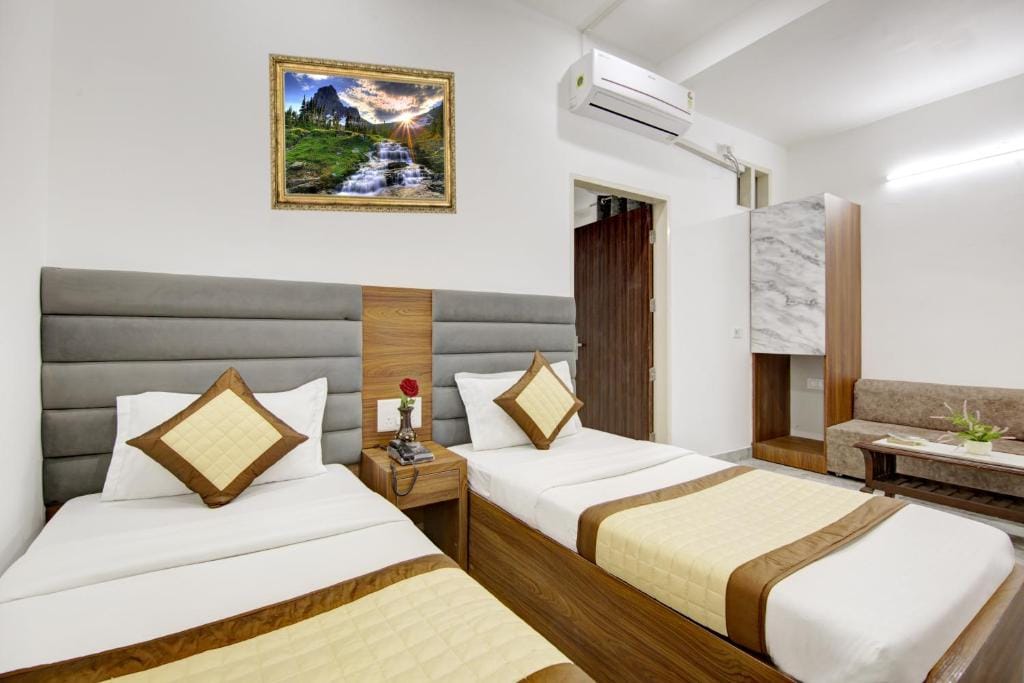 Hotel S B Inn Near New Delhi railway Station Paharganj photo 2