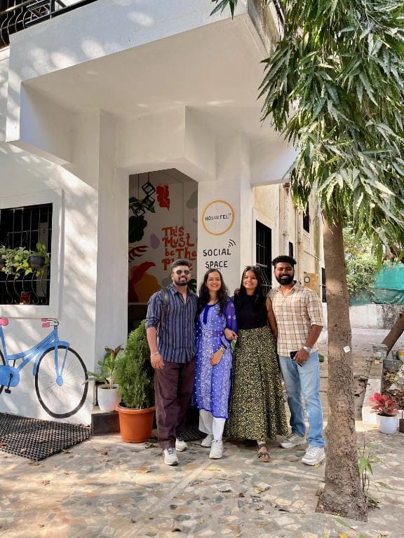 HOSHTEL99 - LUX - Stay, Cowork and Cafe - Luxurious Twin Bungalow