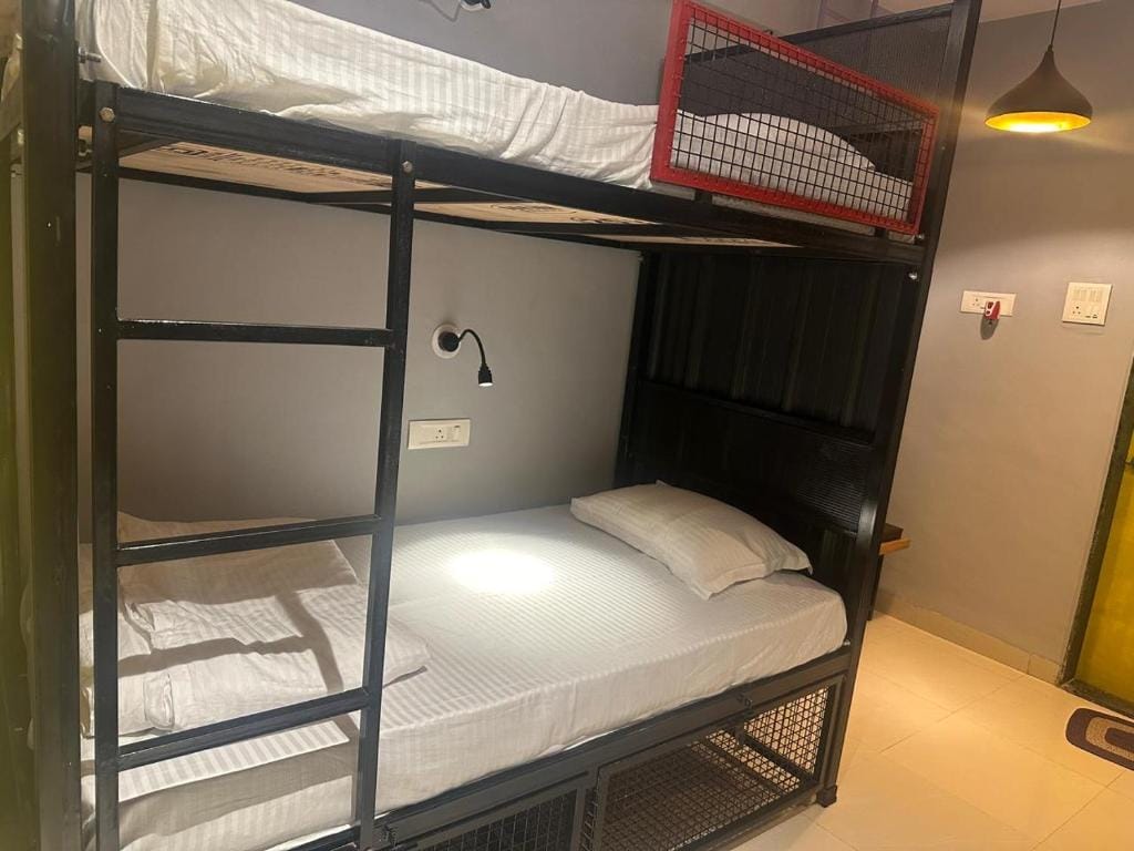 Travotown Hostel and CoWork Koregaonpark Pune photo 2