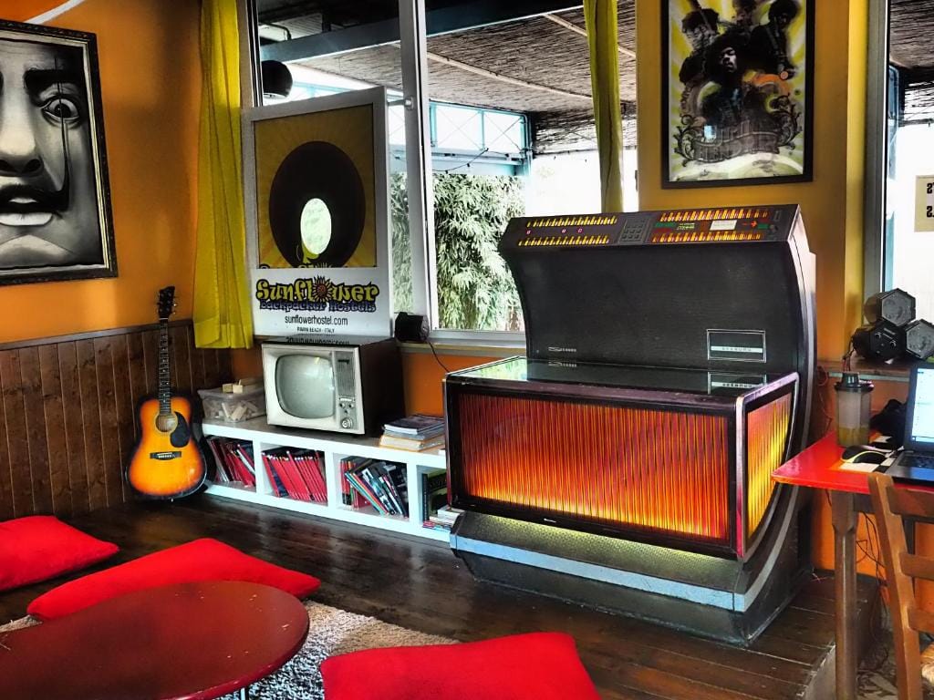 Sunflower Beach Backpacker Hostel & Bar photo 2