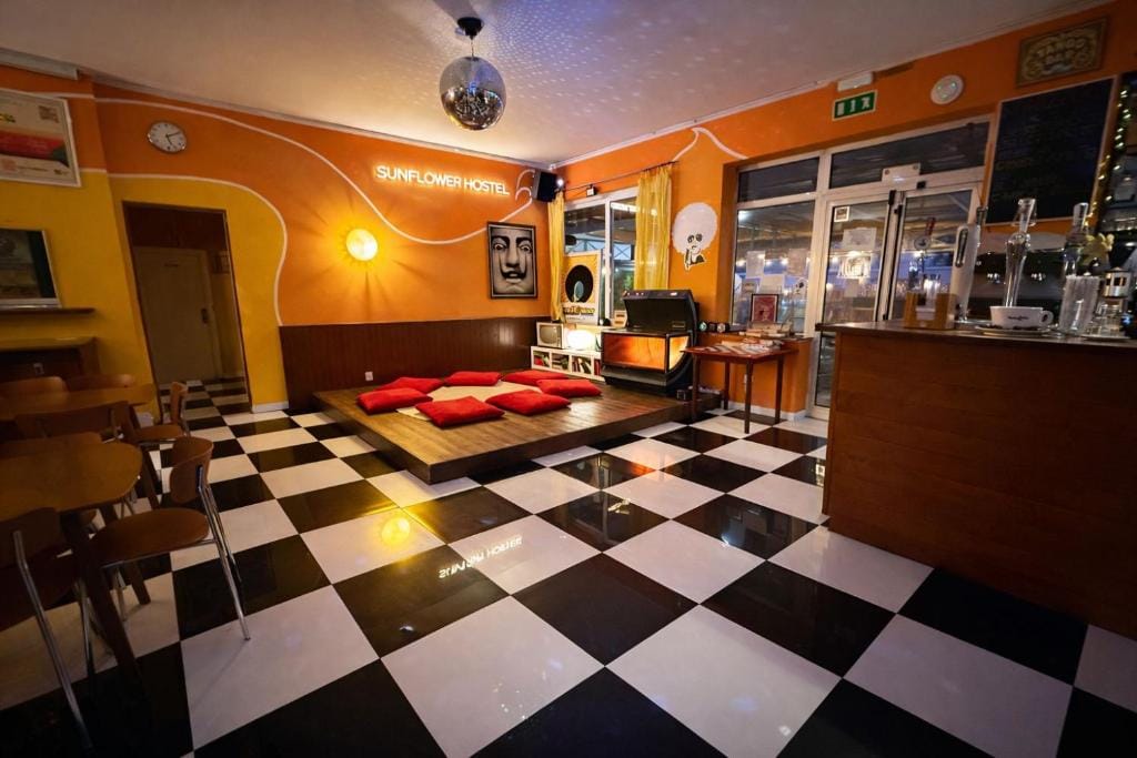 Sunflower Beach Backpacker Hostel & Bar photo 3