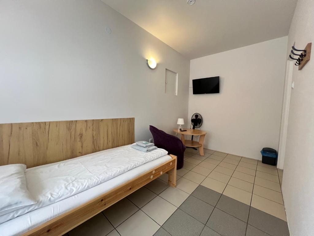 ETNA - Hostel -Noclegi Rzeszów 24 Pokoje -PARKING- photo 2