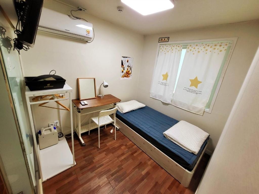 24 Guesthouse Sinchon Avenue photo 2