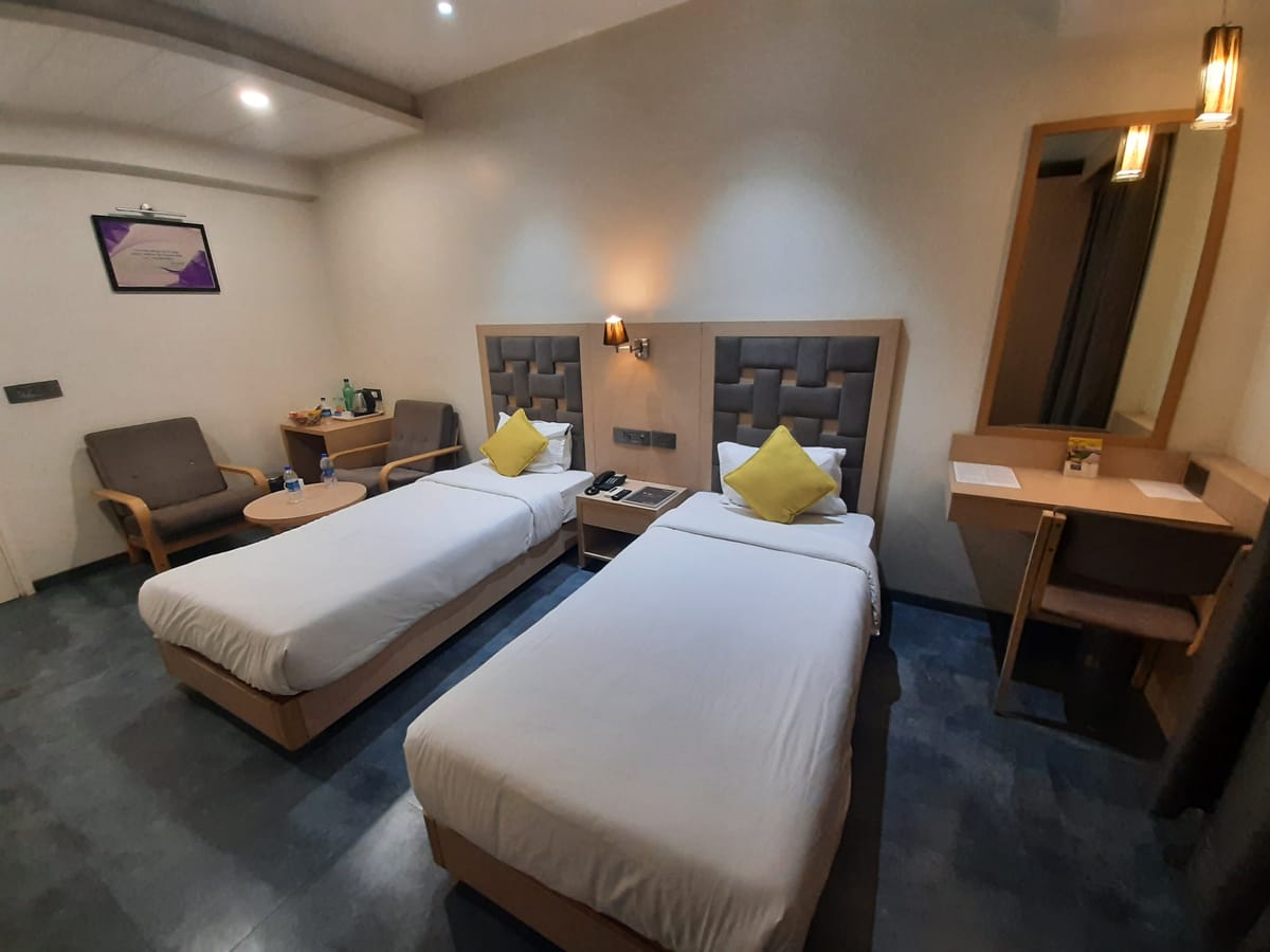 Hotel Sifat International Surat photo 4