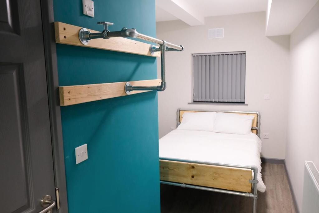 Cwtsh Hostel Central Swansea, Social & Modern, Near Train Station photo 2