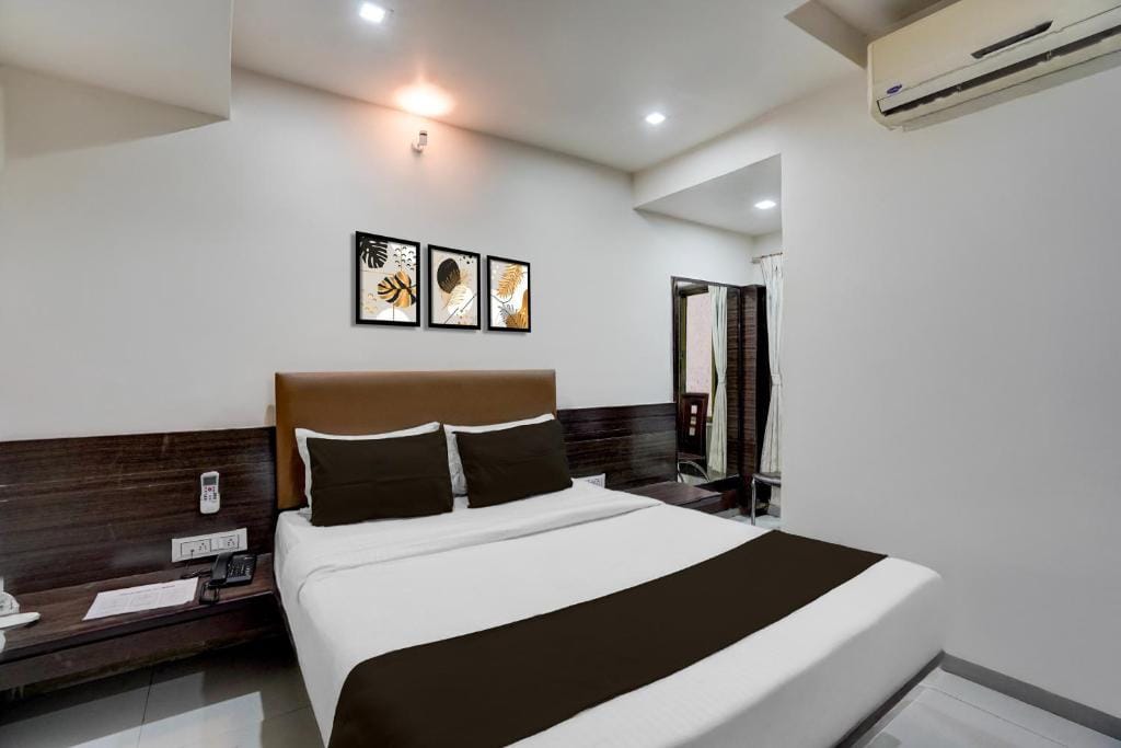 Collection O Sur Sagar Lakeview Vadodara Formerly Vintage Inn photo 3
